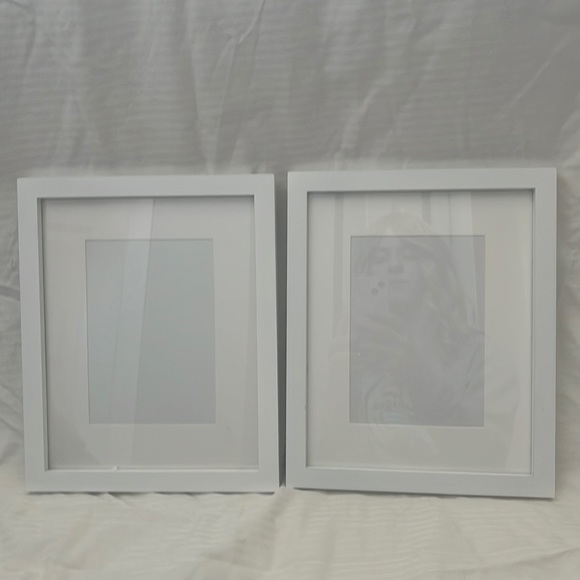 Uniek Gallery 8" x 10" Matted for 5" x 7" Picture Frame, White, Set of 2 - Picture 5 of 6